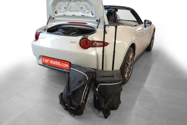 images/productimages/small/m30801s-mazda-mx-5-nd-2015-car-bags-12.jpg