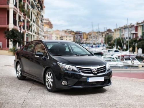 Toyota Avensis III 2008-2018 4-door saloon